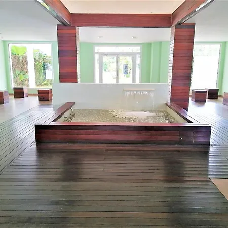 Espacioso En Zona Tranquila Con Piscina Salada Abierta Todo El Ano Y Wifi Gratuito - Es-258-107